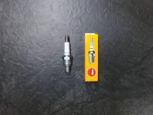 13_6500_NGK_sparkplug_CR6HSB_jpg