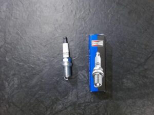 3021837_SPARK_PLUG_CHAMPION_RC7PYCBX_jpg