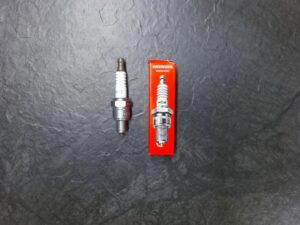 31914_Z8Y_003_SPARK_PLUG_LR4C_E_jpg