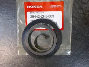 28442_ZH8_003_Kasikaynnistimen_palautusjousi_ATV_jpg