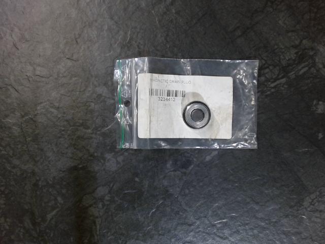 Tyhjennys proppu etuperään MAGNETIC DRAIN PLUG ASSEMBLY